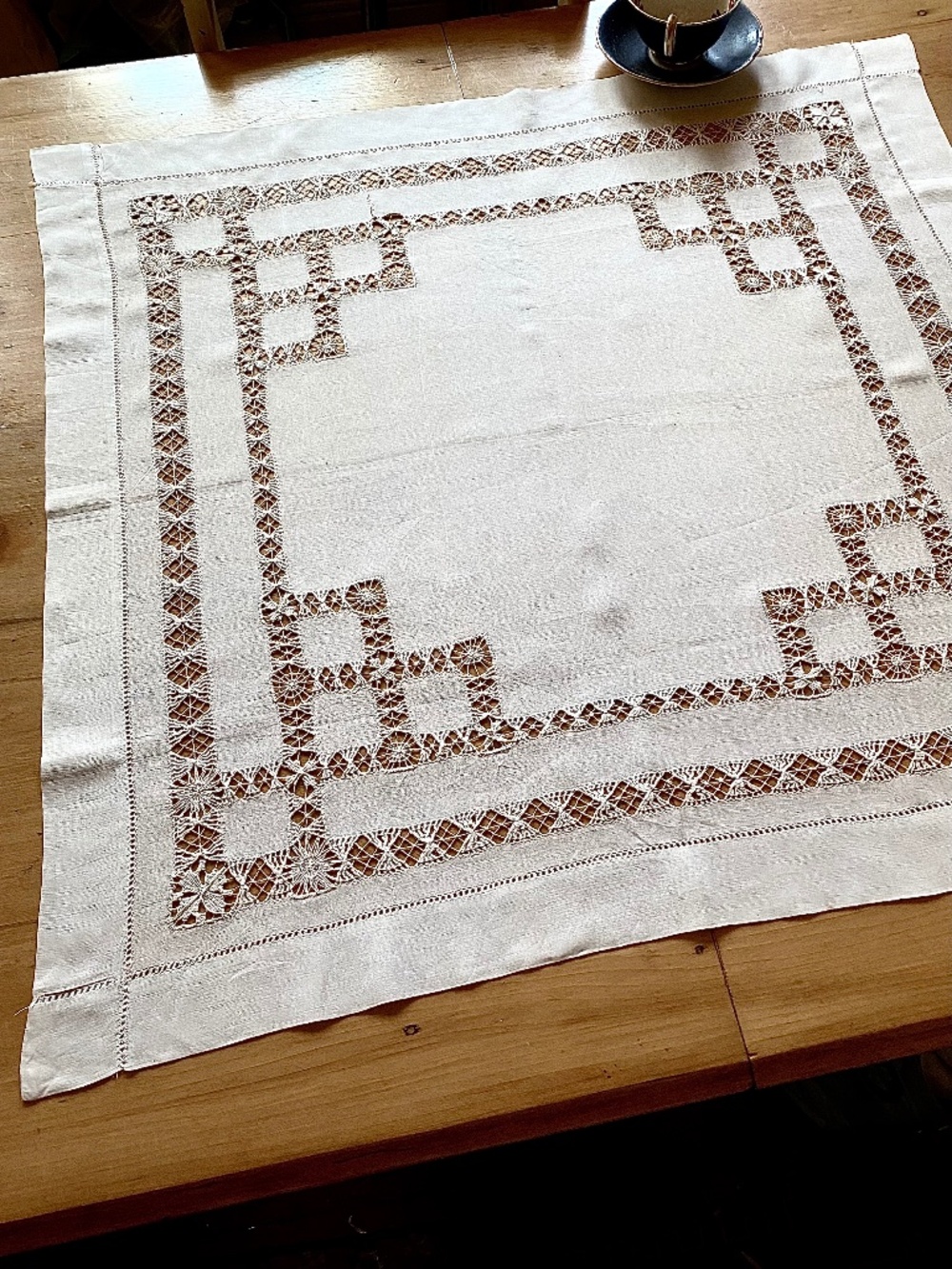 Vintage white linen tea tablecloth ….rows of drawnwork….28” sq